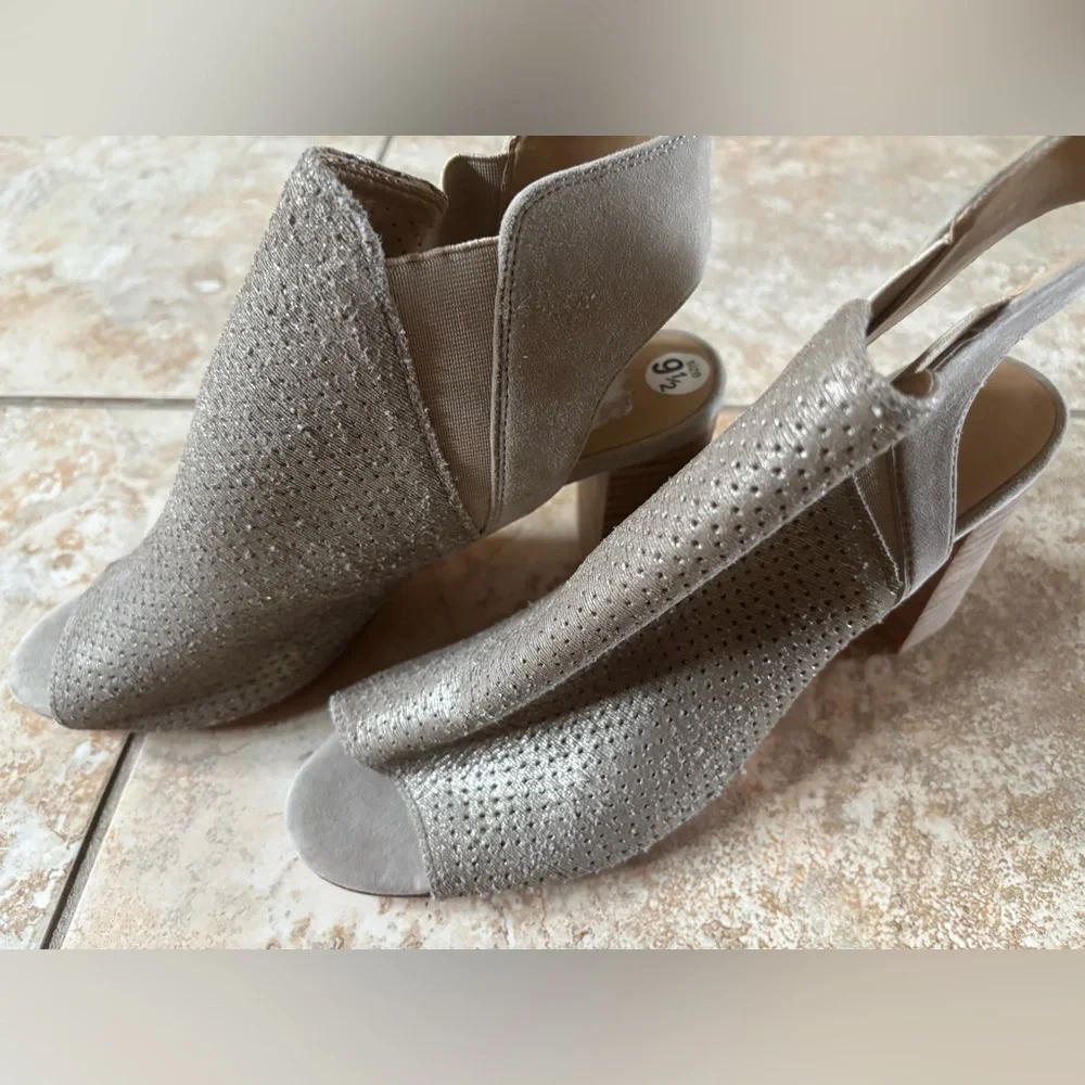 Van Eli tan heels - Picture 3 of 6